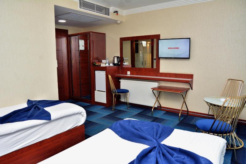 Twin Room image 2