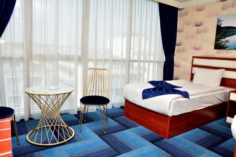 Twin Room image 4