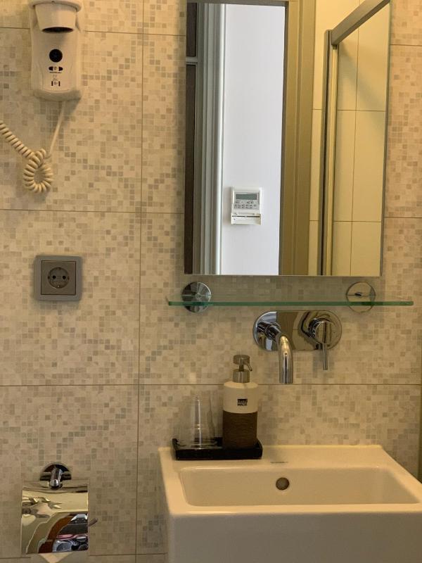 Twin Room image 3