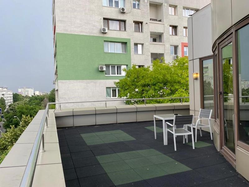 Deluxe Double Room with Balcony image 1