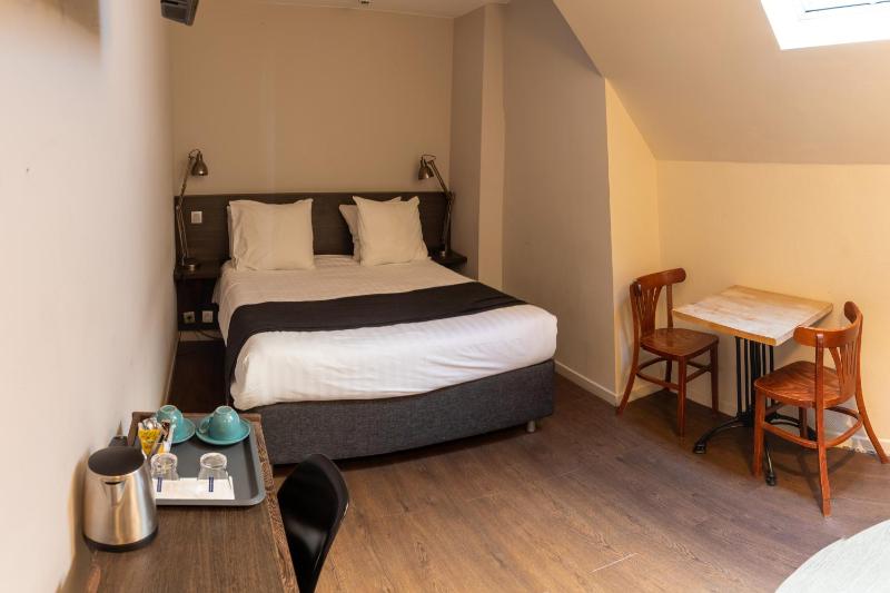 Standard Double Room image 2