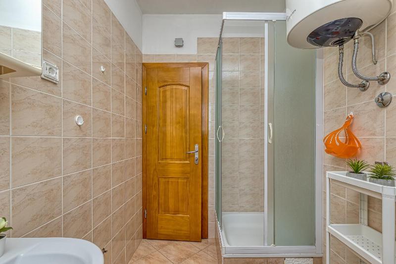Sunrise Apartments - image 2