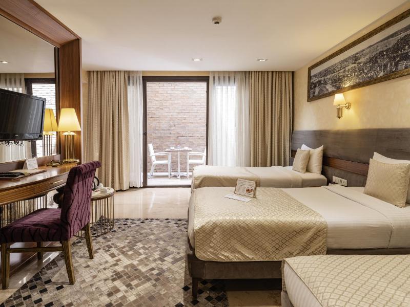 Standard Triple Room image 4