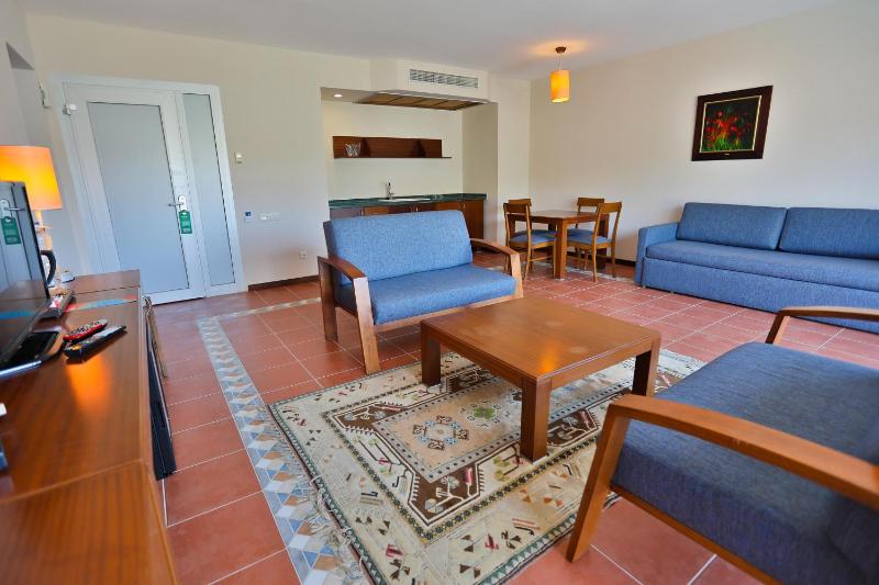 Suite with Sea View image 4
