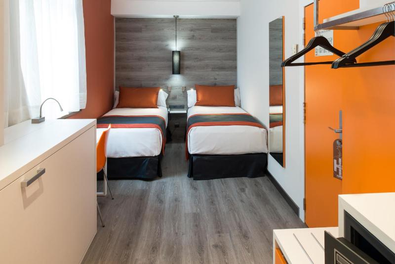 Double Room image 4