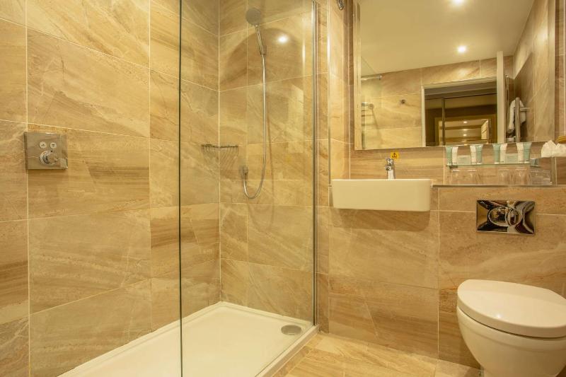 Standard Double Room with Two Double Beds image 1