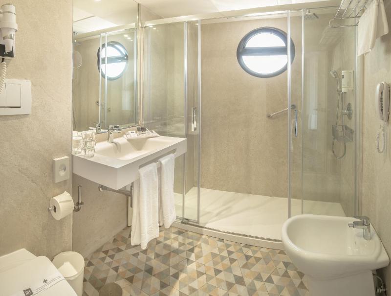 Superior Twin Room with Terrace (2 Adults) image 1