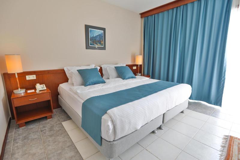 Standard Double or Twin Room image 4