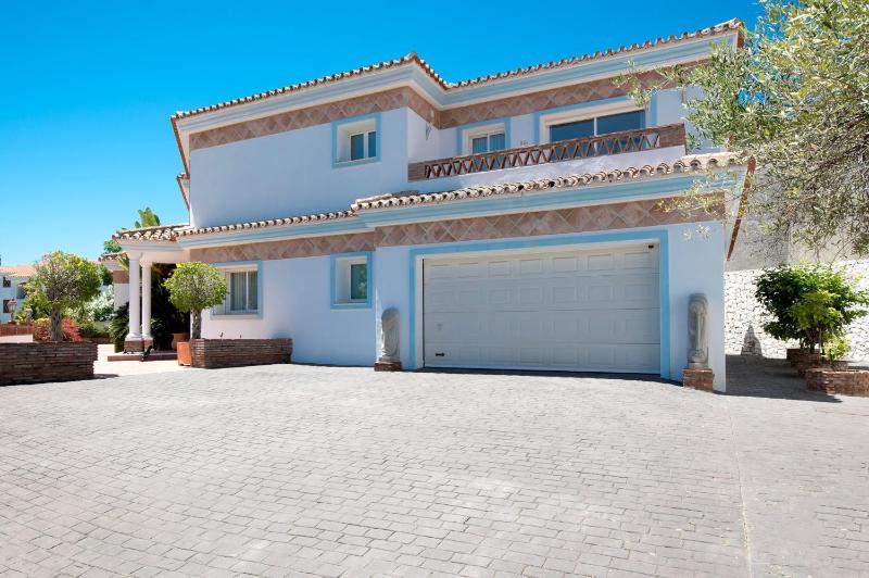 Villa Miraflores Sol by Villa Plus - image 11