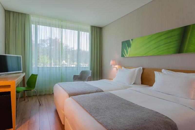 Double or Twin Room image 3