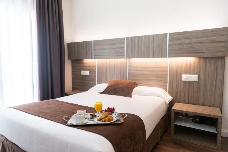 Hotel Serrano - image 11