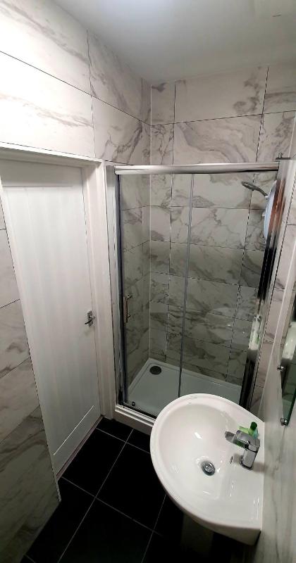 Budget Double Room image 3