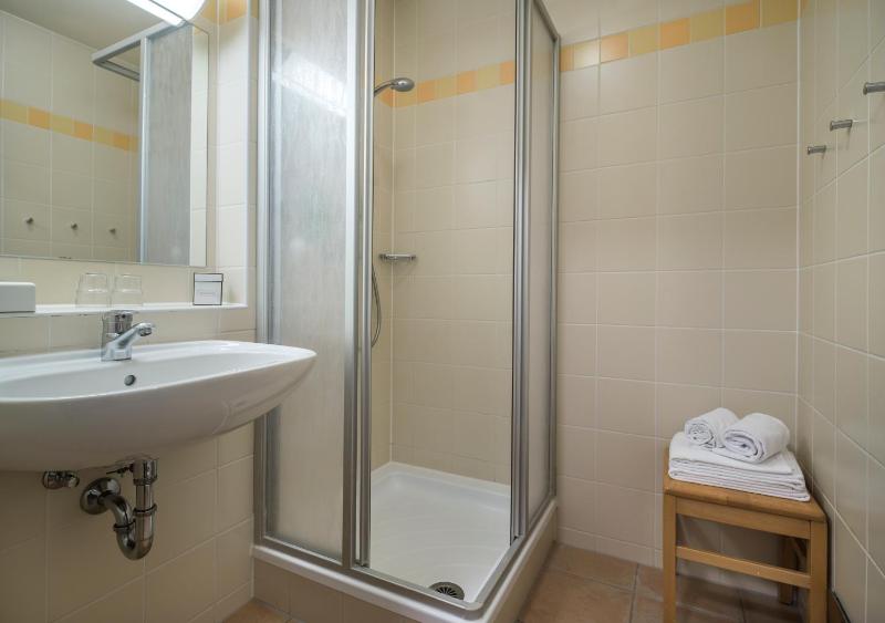 Single Room image 4