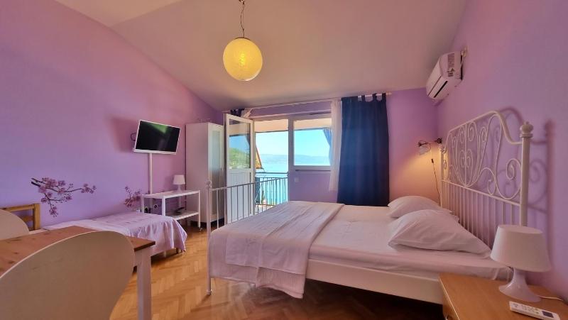 Studio Apartment with Sea View image 2