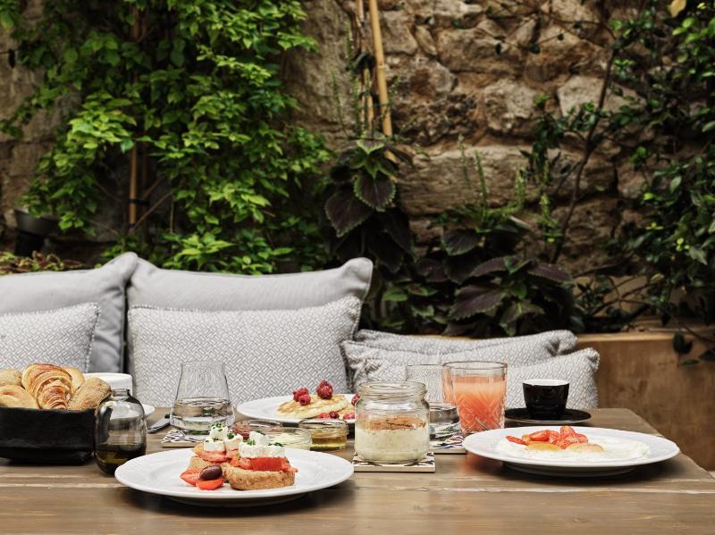 Courtyard Suite image 4