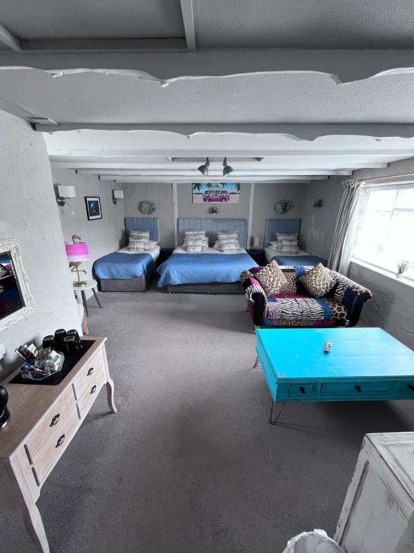 Deluxe Family Room image 3