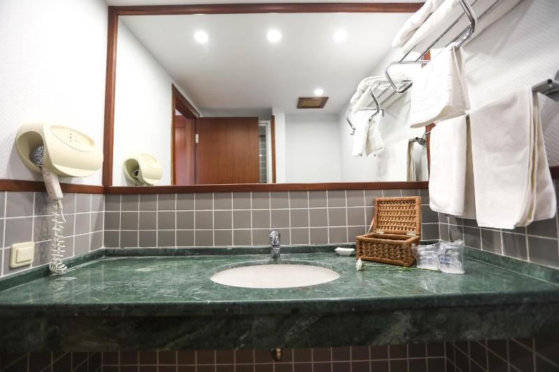 Suite with Garden View image 4