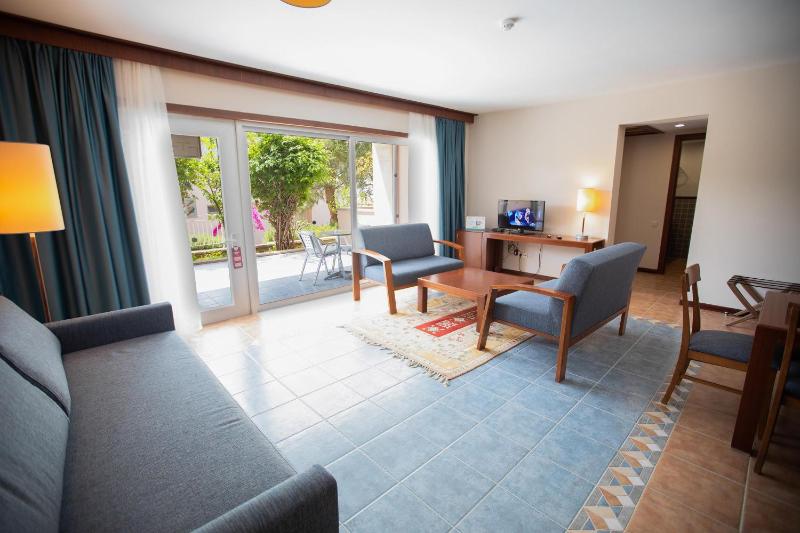 Suite with Garden View image 1