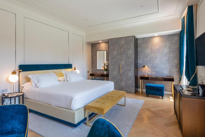 Junior Suite with Canal View image 1