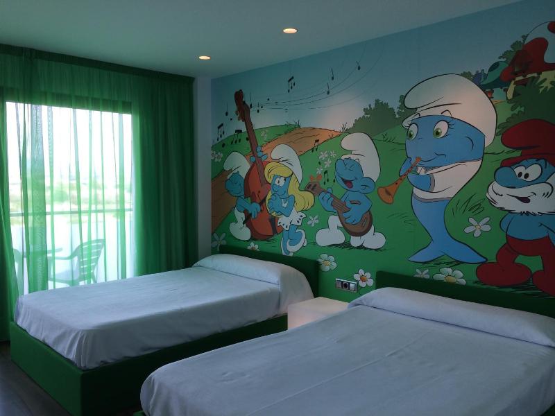 Double or Twin Room (2 Adults + 1 Child) image 3