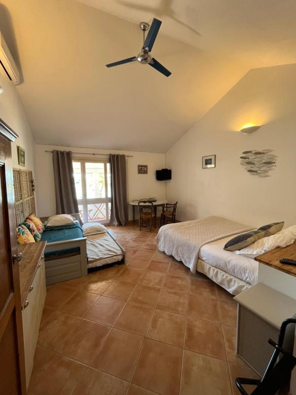 Hostellerie Provencale - image 3