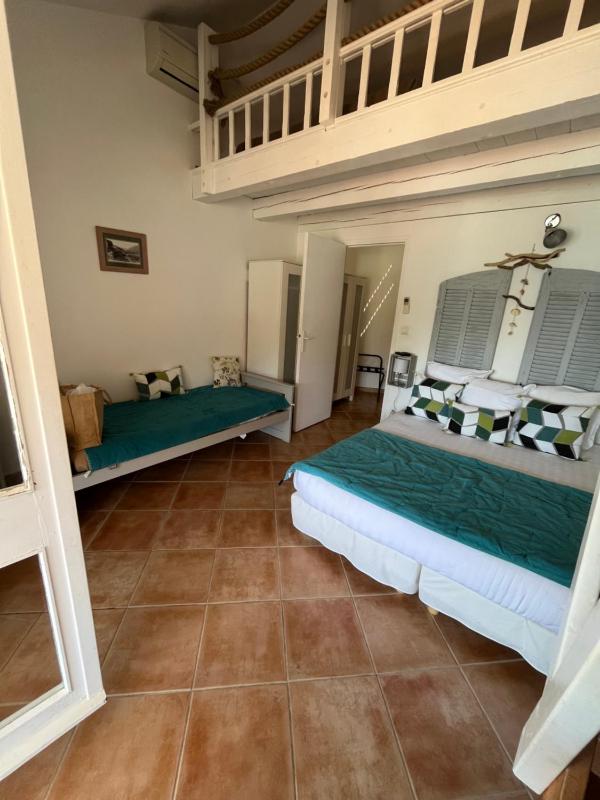 Hostellerie Provencale - image 8