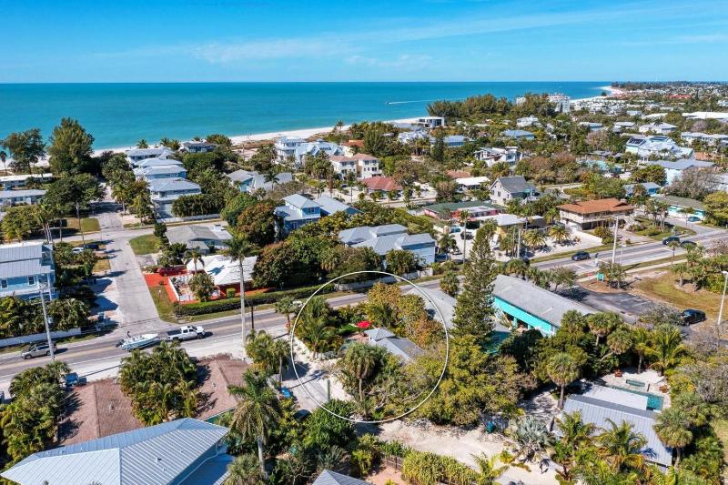 Turtle Tyme: Dog Friendly Pool Putting Green 2 Blocks to Beach by Anna Maria Life - image 26