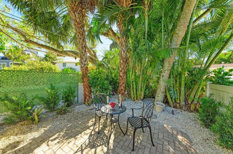 Turtle Tyme: Dog Friendly Pool Putting Green 2 Blocks to Beach by Anna Maria Life - image 29