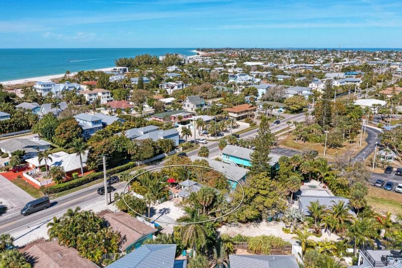 Turtle Tyme: Dog Friendly Pool Putting Green 2 Blocks to Beach by Anna Maria Life - image 21