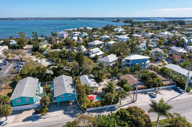 Turtle Tyme: Dog Friendly Pool Putting Green 2 Blocks to Beach by Anna Maria Life - image 13
