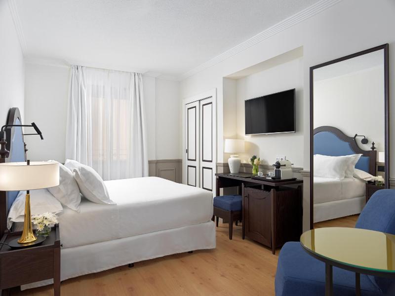 Twin Room with Patio View image 2