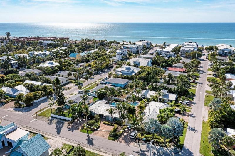 Sand Dollar: Poolside Condo 2 Blocks to Beach by Anna Maria Life Vacation Rentals - image 20