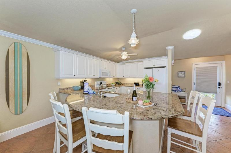 Sand Dollar: Poolside Condo 2 Blocks to Beach by Anna Maria Life Vacation Rentals - image 22