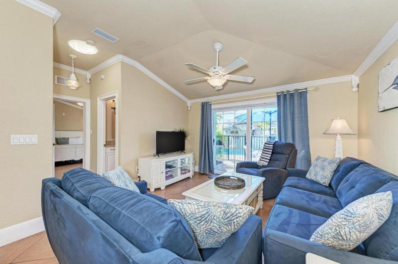 Sand Dollar: Poolside Condo 2 Blocks to Beach by Anna Maria Life Vacation Rentals - image 7
