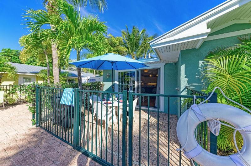 Sand Dollar: Poolside Condo 2 Blocks to Beach by Anna Maria Life Vacation Rentals - image 14