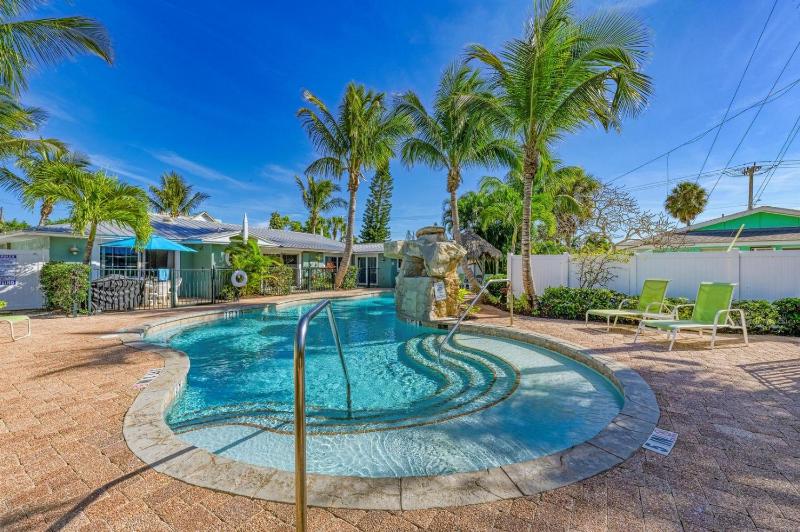 Sand Dollar: Poolside Condo 2 Blocks to Beach by Anna Maria Life Vacation Rentals - image 25