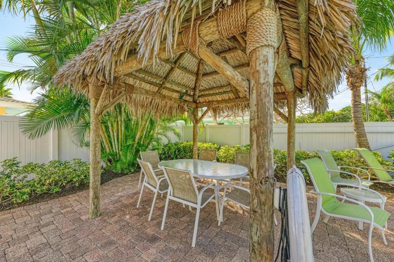 Sand Dollar: Poolside Condo 2 Blocks to Beach by Anna Maria Life Vacation Rentals - image 31