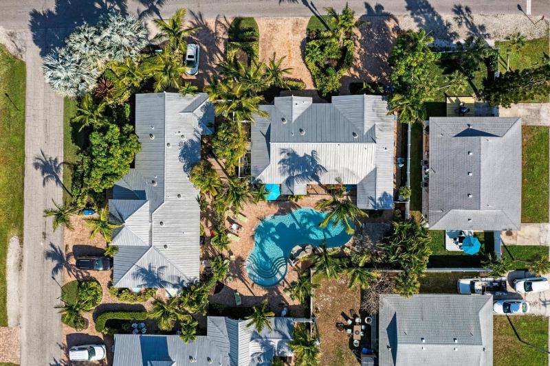 Sand Dollar: Poolside Condo 2 Blocks to Beach by Anna Maria Life Vacation Rentals - image 6