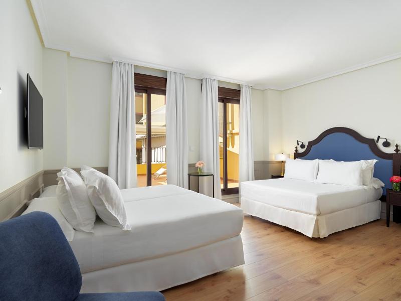 Family Room (2 Adults + 2 Children) image 2