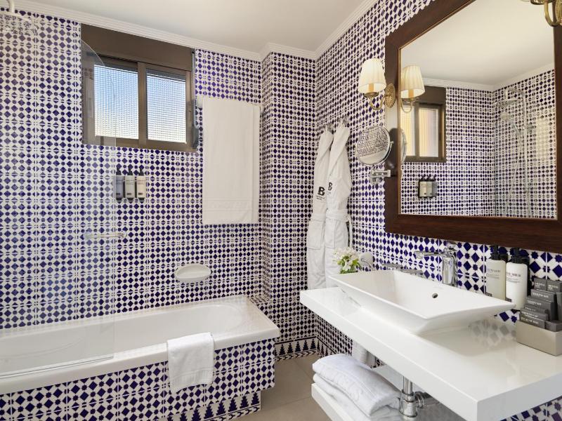 Family Room (2 Adults + 2 Children) image 4