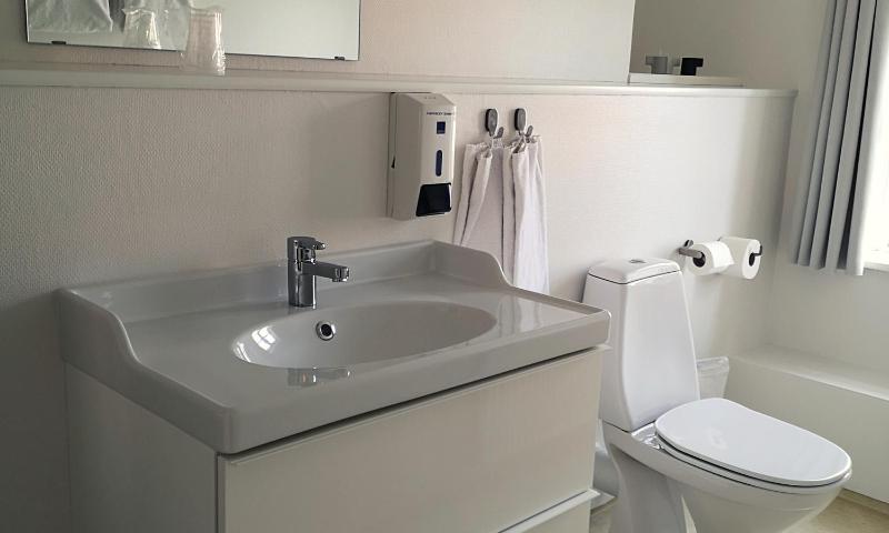 Standard Double Room image 3