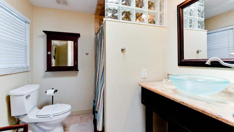 Bon Ami: North End AMI Pool Home Short Walk to Bean Point by Anna Maria Life Vacation Rentals - image 9