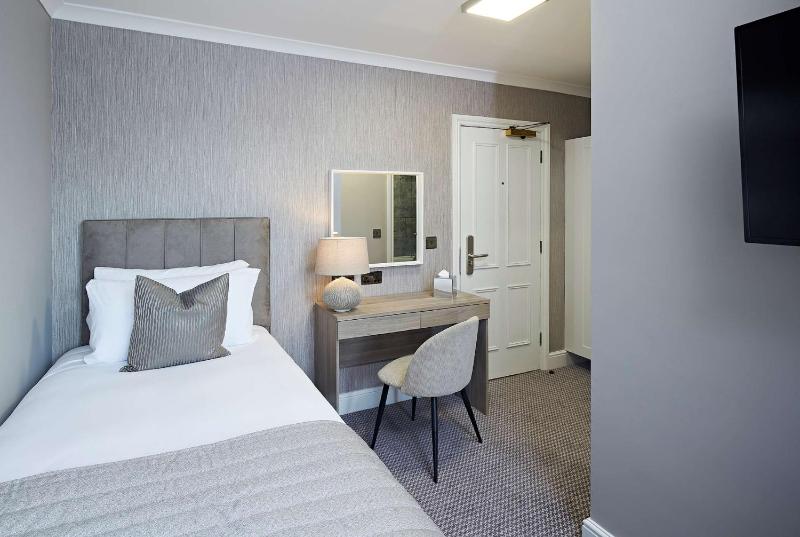 Classic Single Room image 3
