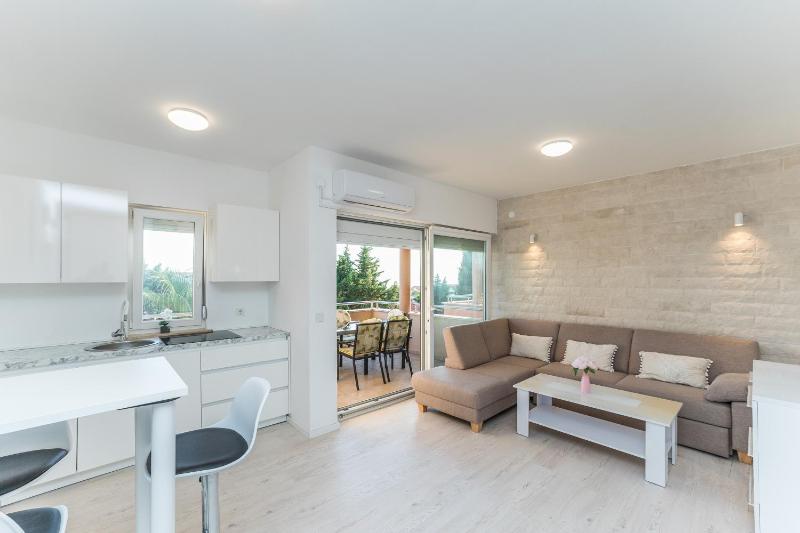 White Jasmine sea view penthouse for 8 - image 1