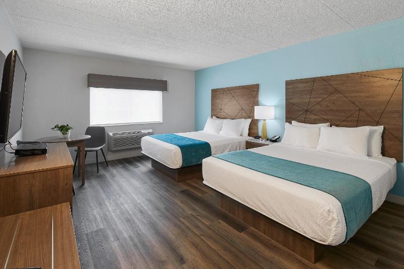 Queen Room with Two Queen Beds - Non-Smoking image 3