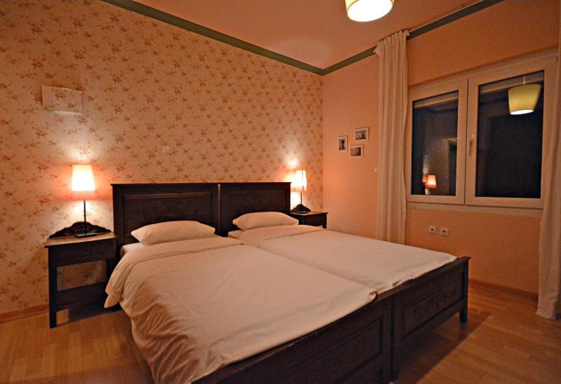 Twin Room with Mountain View image 4