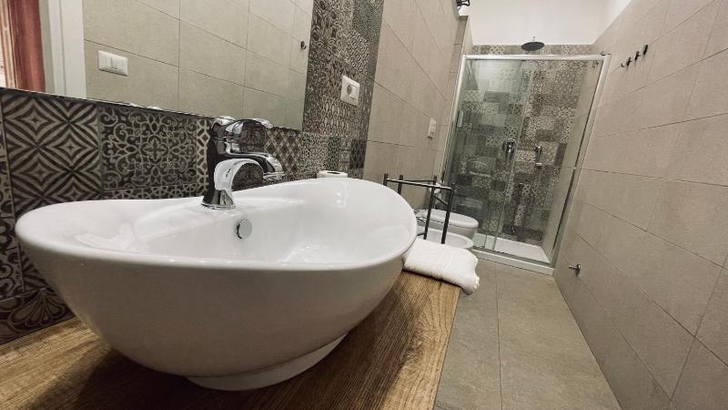 Double or Twin Room with Private Bathroom image 2