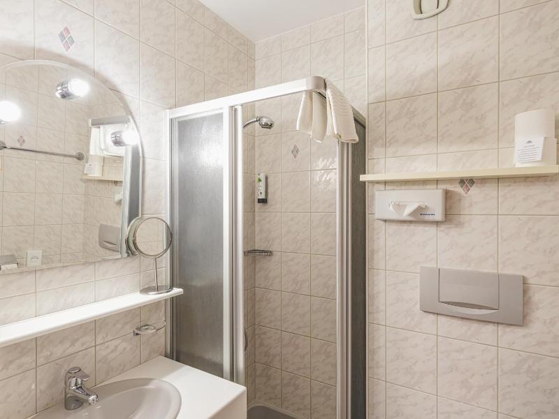 Double Room image 3