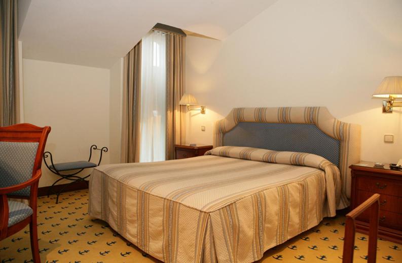 Double or Twin Room with Garden View image 4