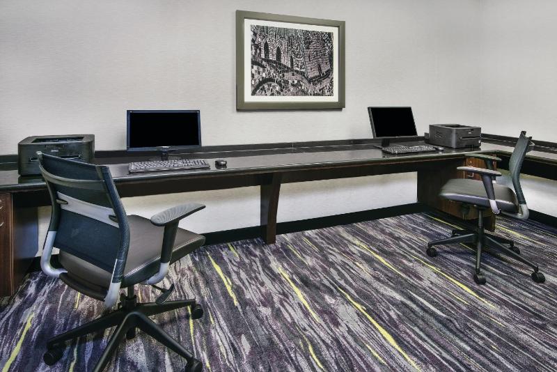 La Quinta Inn & Suites by Wyndham San Antonio Riverwalk - image 37